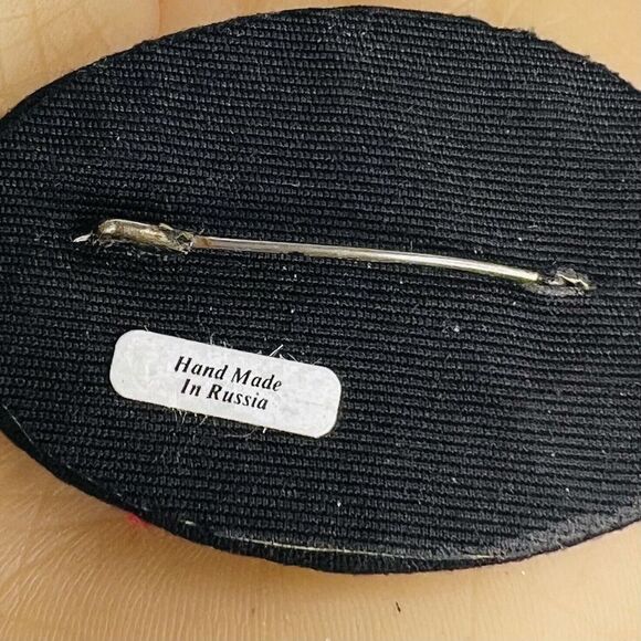 Vintage Handmade in Russia Needlepoint Crochet Embroidery Stitch Brooch Roses - Picture 12 of 14